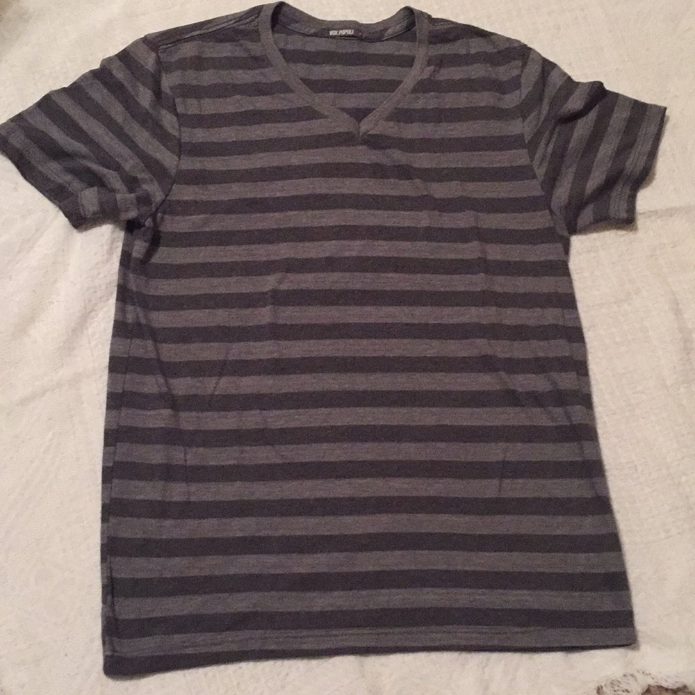 Men’s Gray Striped V-neck Tee EUC